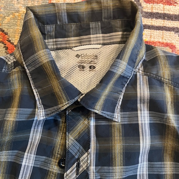 Columbia Omni-Dry Short Sleeve Button Down- Men’s Shirt Large - Picture 2 of 4